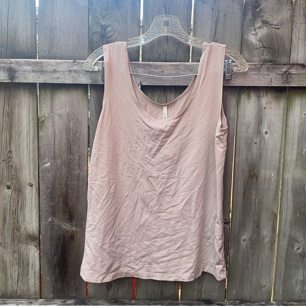 Leo & Nicole tan tank top sz. L